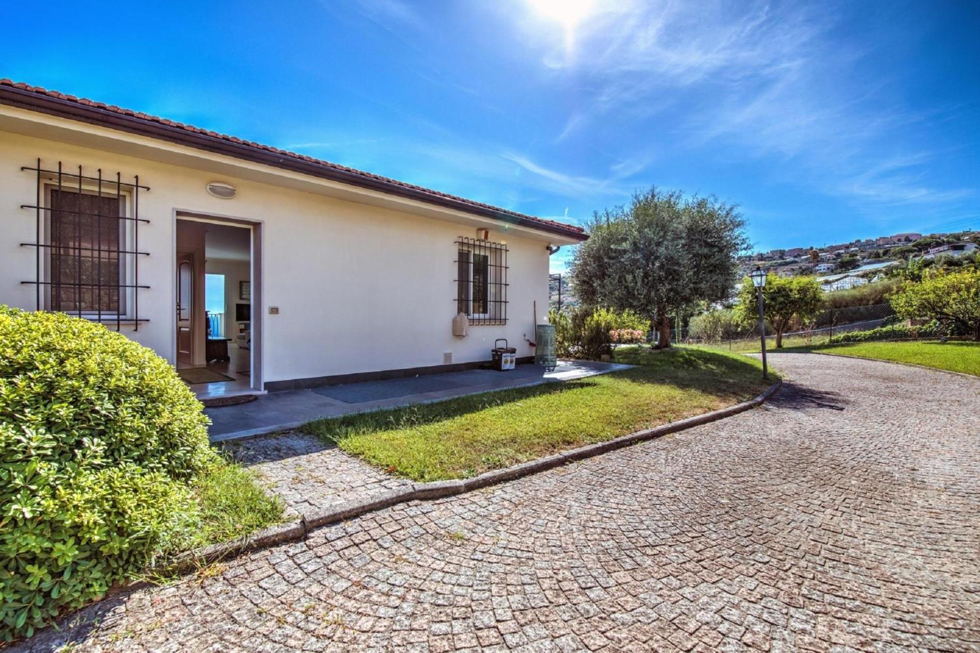 Villa Lucia Riviera Dei Fiori Pool - Happy Rentals Sanremo Exterior photo